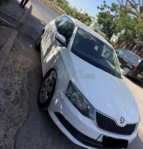 Skoda Fabia modèle 2018 essence très bon état - 2