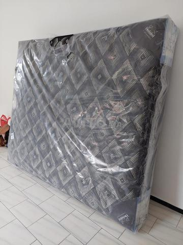 Lit double avec matelas - 2