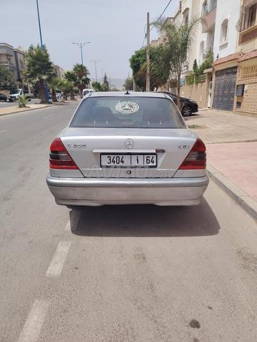 Mercedes C200 bien entretenue - 2