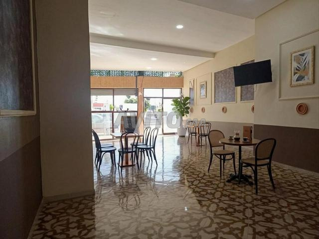 Local Commercial avec Autorisation Café 159m² - 2