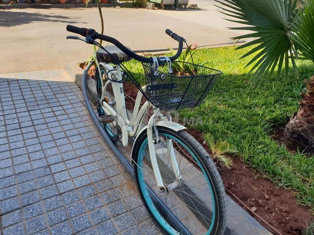 دراجة للبيع بحالة جيدة مع سلة في الأمام. - 2