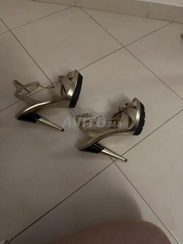 Vente d'une sandale pour les fêtes - 2