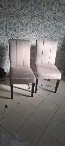 2 chaises "Latar" bien entretenues - 2