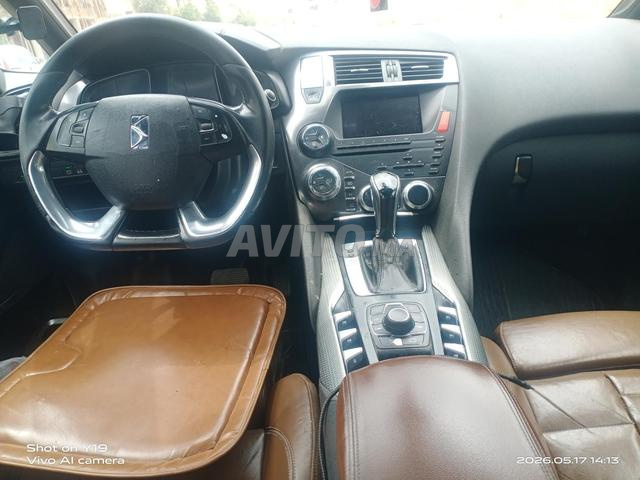DS Automobiles 5 2013 photo 5