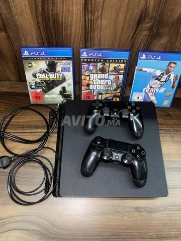 بلايستيشن 4 مع يدتي تحكم GTA V COD FIFA 19 بحالة جيدة