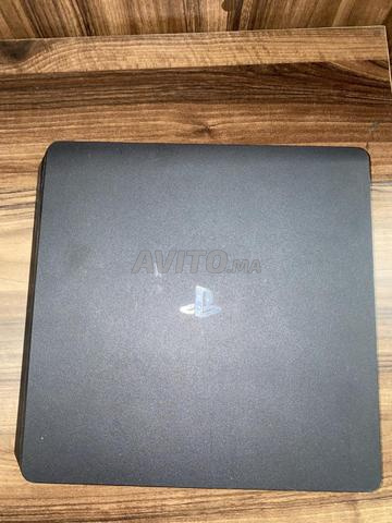 PS4 avec 2 manettes GTA V COD FIFA 19 bon état - 2