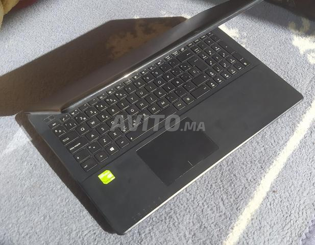 PC avec 720 Go de stockage, 8 Go de RAM, 3 heures de batterie