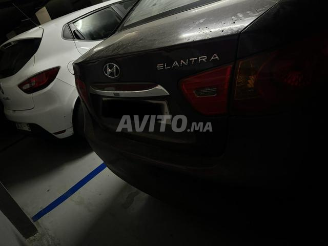 Hyundai Elantra Diesel Manuelle 2010 à Casablanca - 2