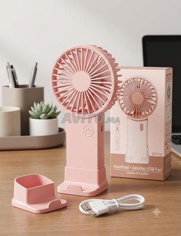 Petit ventilateur portable disponible dans toutes les couleurs.