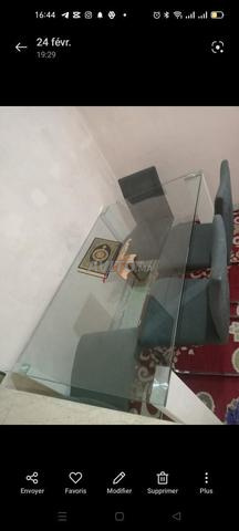 Une table avec 4 chaises en bon état - 2