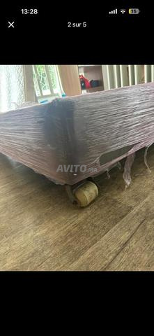 مجموعة من إطارين للسرير ومرتبة واحدة – بحالة جيدة - 2
