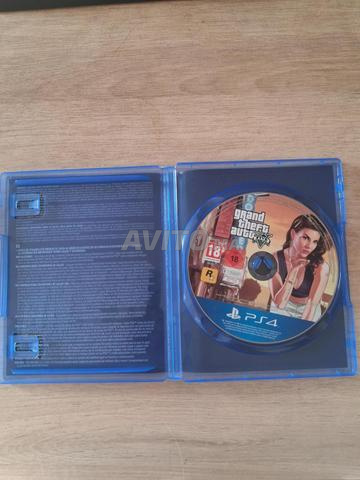 PS4 slim 1 To bon état avec une manette et GTA V - 2