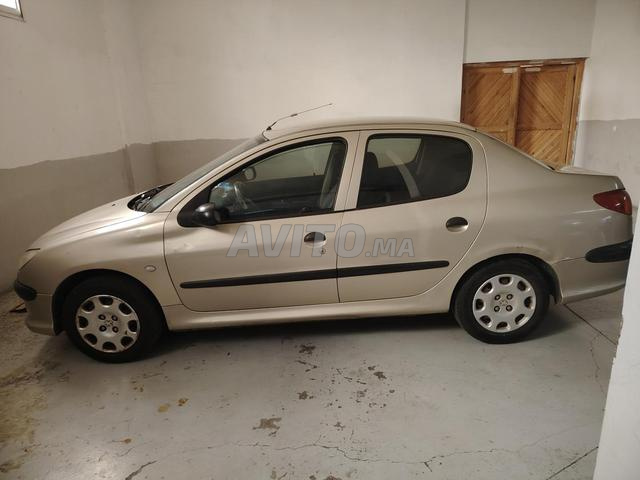 Peugeot 206 essence modèle 2007 - 2