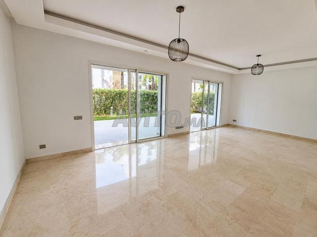 Appartement à louer 310 m² à Souissi RABAT