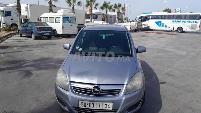 Opel Zafira Diesel Manuelle 2010 à Agadir - 2
