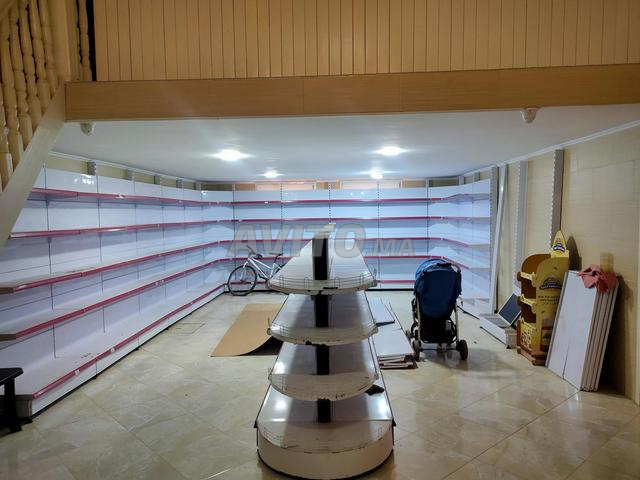 Étagères de magasin pour produits alimentaires