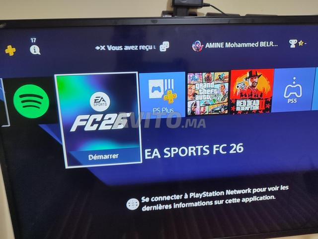 PlayStation 4 slim - 2