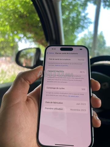 iPhone 15 normal 128 GB très propre Batterie 90 - 2