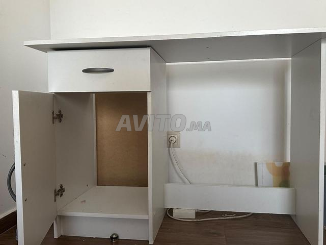 Bureau en bois blanc - 2