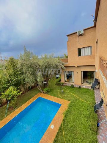 Villa Titrée à vendre Piscine Privée Parking 400 m²