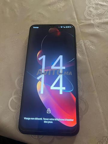 Ce téléphone de la marque Doogee - 2