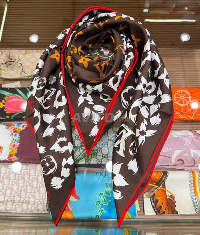 Foulard Louis Vuitton 100% Soie LV6320 - 2