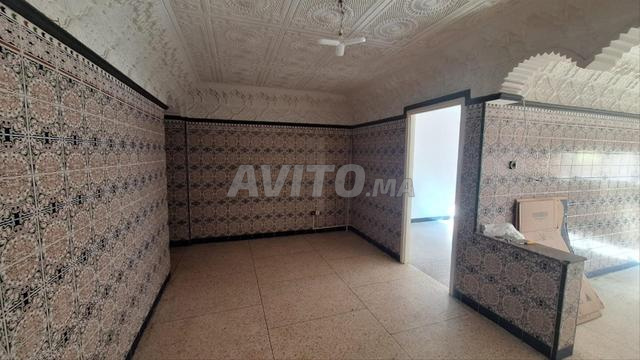 شقة جميلة عين بورجة شارع حسان العلوي 3300 درهم