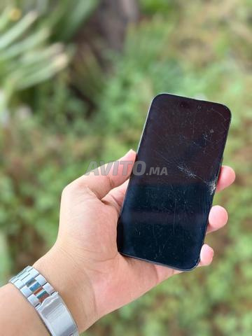 iPhone 16 - écran cassé - 2