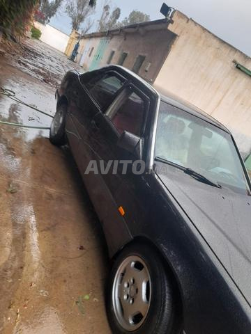 Mercedes-Benz 250 1985 photo 4