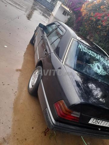 Mercedes-Benz 250 1985 photo 5