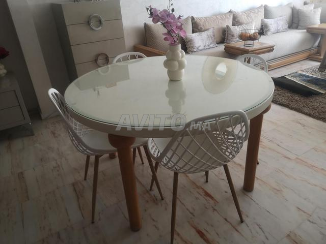 Table en bois massif avec 4 chaises bonne qualité - 2