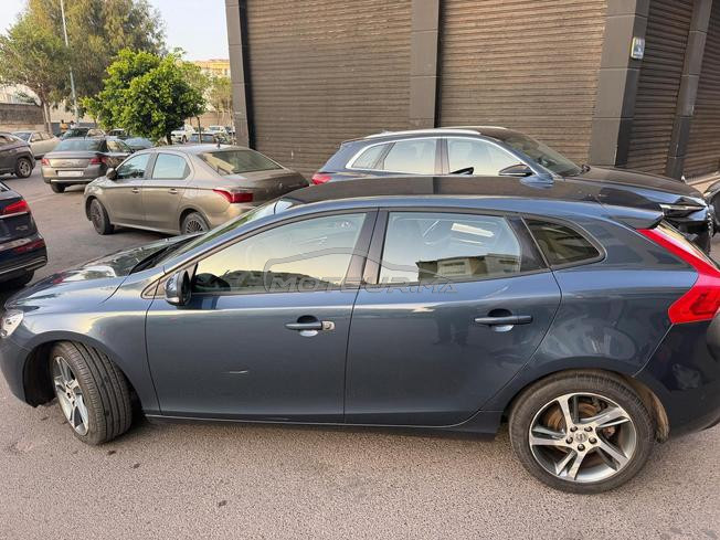 Volvo V40 Diesel Automatique 2018 à Casablanca
