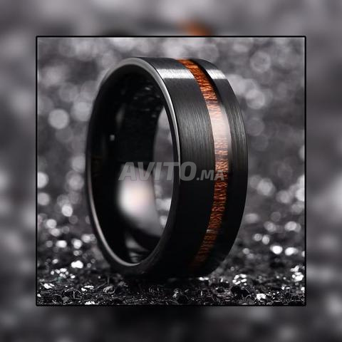 Bague noire de luxe incrustée de bois naturel, toute nouvelle - 2