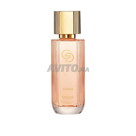 Nouvel ensemble de produits de beauté pour les soins de la peau et les parfums.