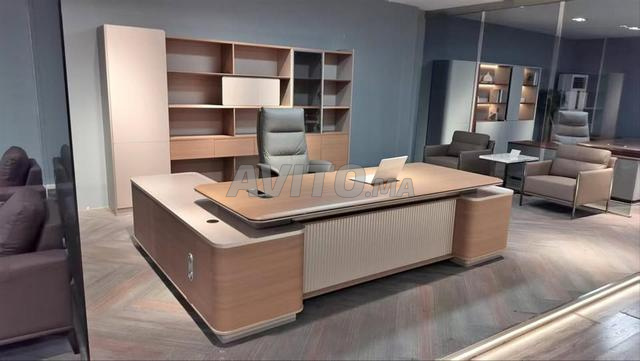 💼 Bureau de Travail Professionnel – Style Moderne
