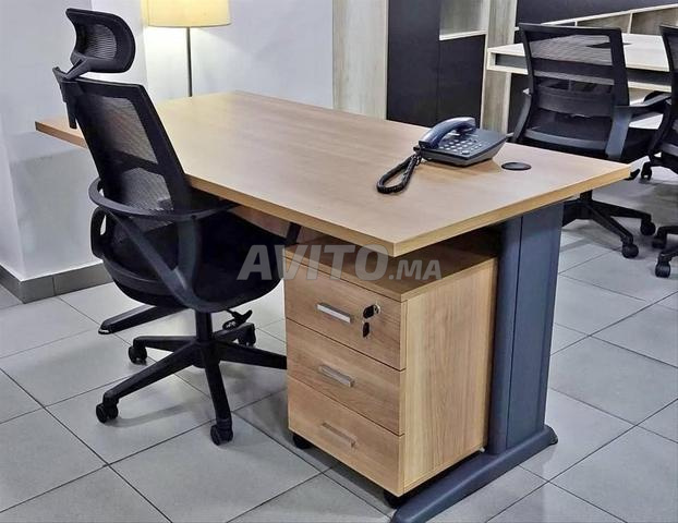 Bureau Semi-Métallique – Élégance & Robustesse