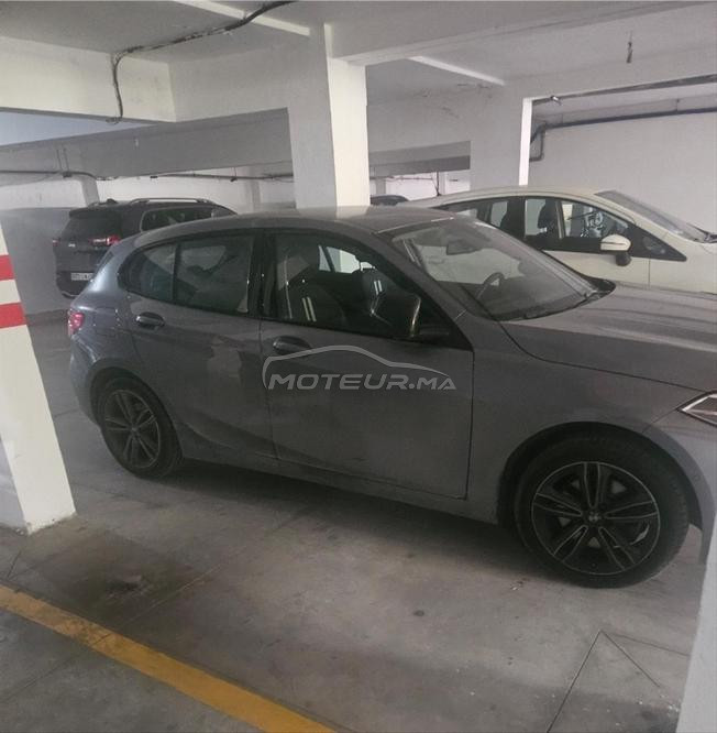 BMW série 1 grise excellente état 