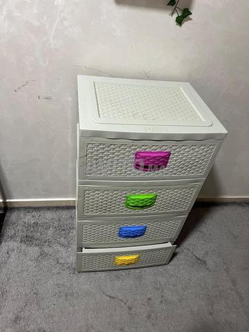 Boîtes en plastique en bon état - 2