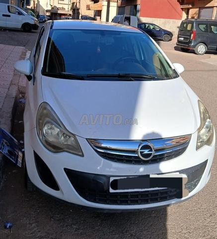 Opel Corsa Essence Manuelle 2011 à Casablanca