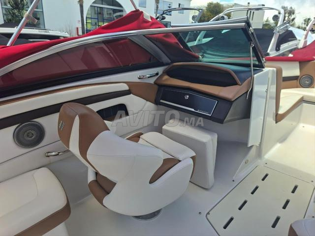 Bateau Four Winns H230