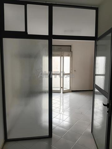 Garçonnière avec balcon à l'océan