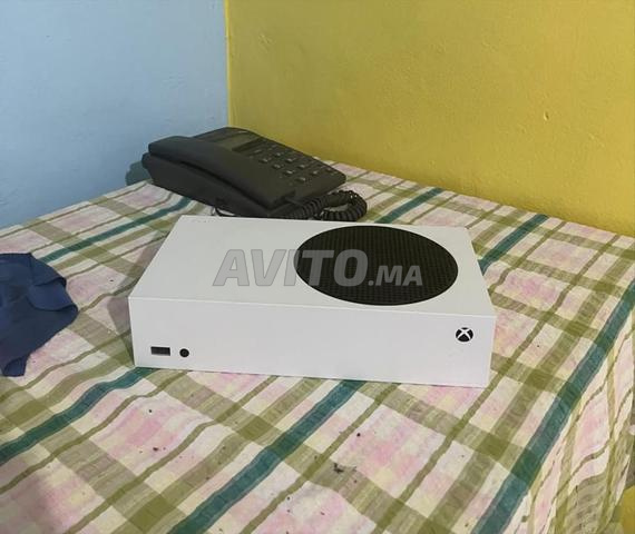 Xbox Series S avec 2 Manettes - 2