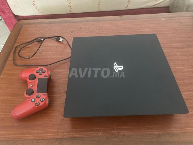 PS4 PRO avec manette - 2