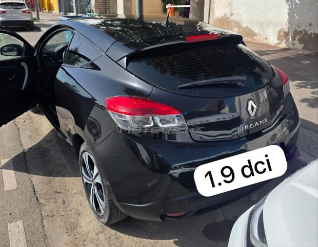 voiture sportive très bien entretenue