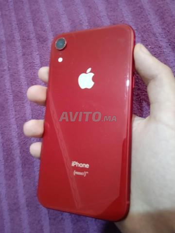 iPhone XR neuf 1400 dh état 77 et 64go