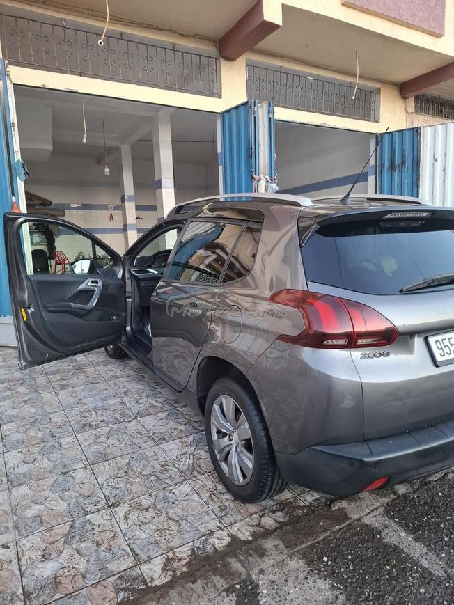 سيارة للبيع peugeot 2008