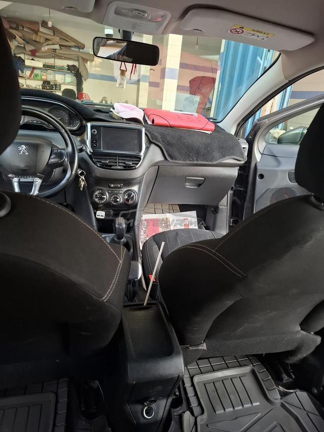 سيارة للبيع peugeot 2008