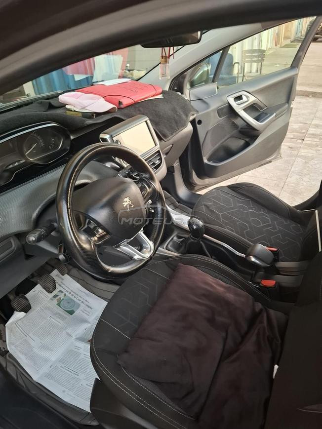 سيارة للبيع peugeot 2008
