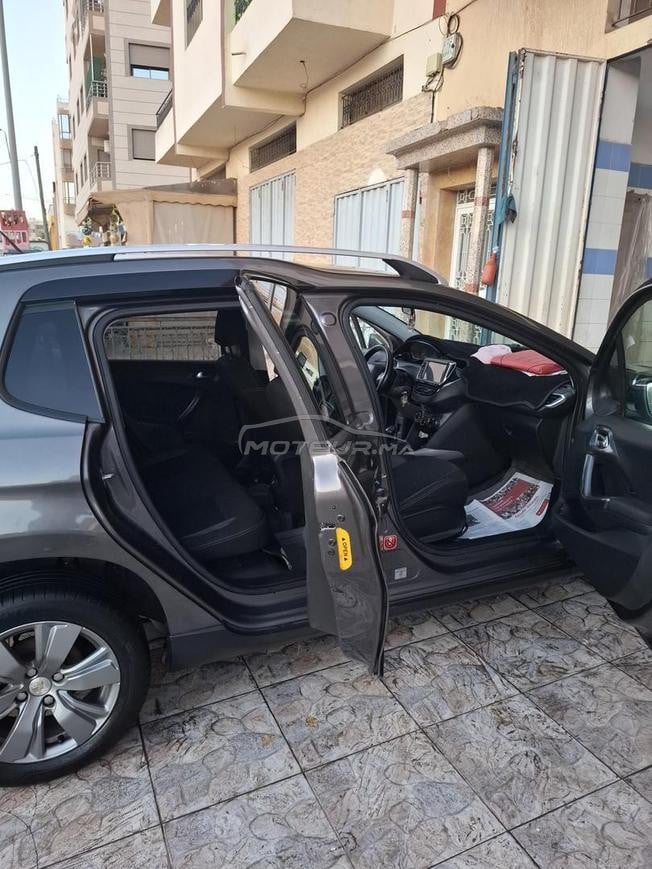 سيارة للبيع peugeot 2008