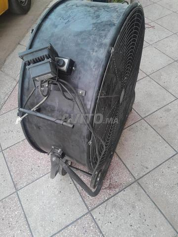 مروحة مصنع للأعمال. بعربة وجهازين عرض - 2